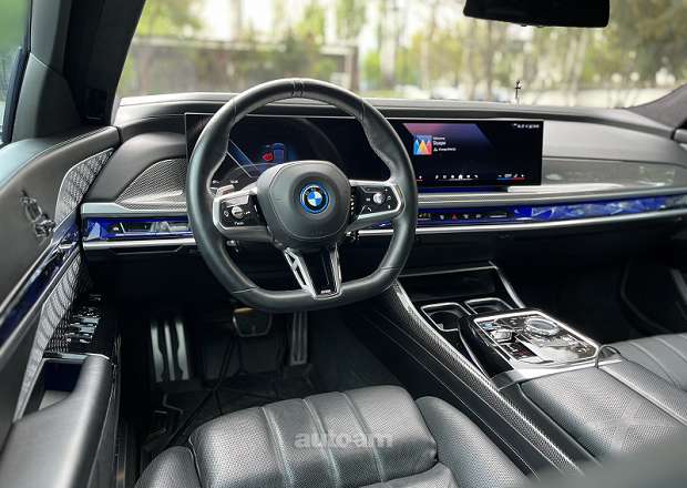 BMW i7
