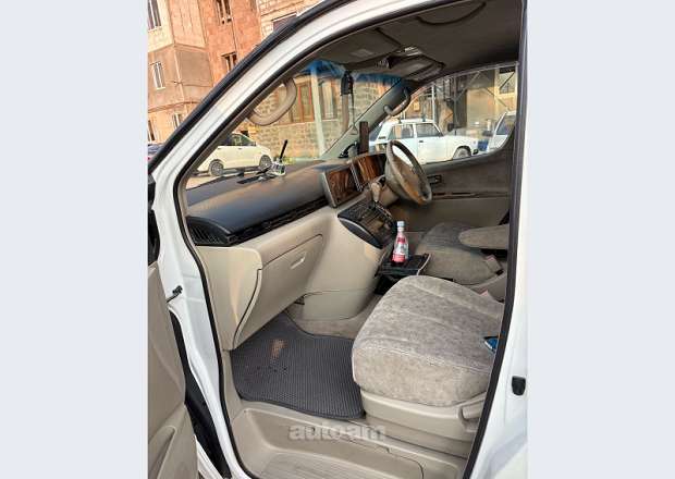 Nissan Elgrand 2003 — լուսանկար 9
