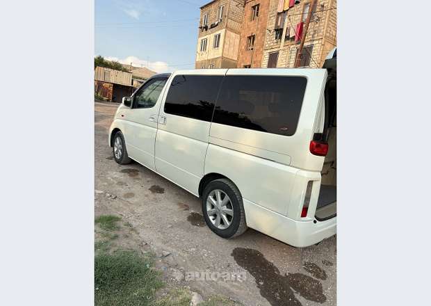 Nissan Elgrand 2003 — լուսանկար 3