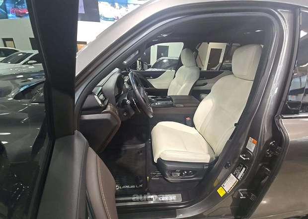 Lexus LX 600