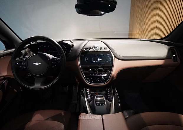 Aston Martin DBX