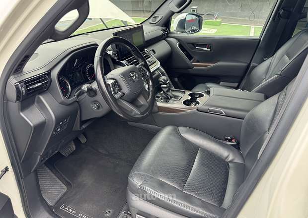 Toyota Land Cruiser 300
