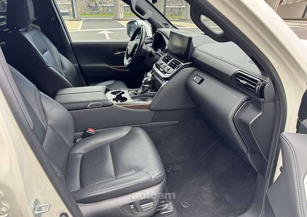 Toyota Land Cruiser 300