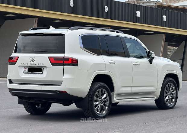 Toyota Land Cruiser 300