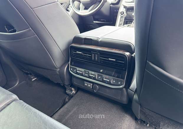 Toyota Land Cruiser 300