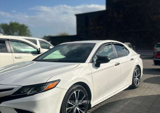 Toyota Camry 2018 — լուսանկար 1