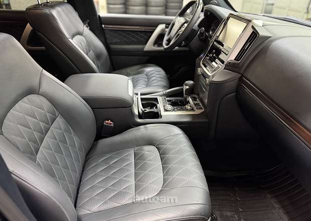 Toyota Land Cruiser 200