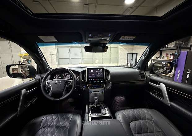 Toyota Land Cruiser 200