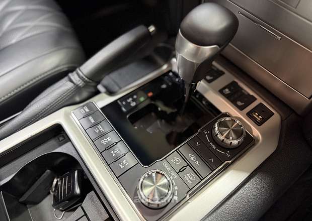 Toyota Land Cruiser 200