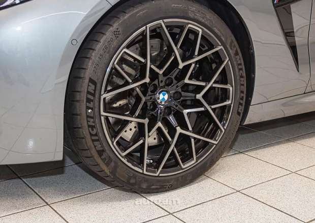 BMW M8