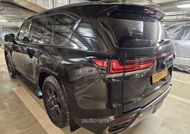 Lexus LX 700