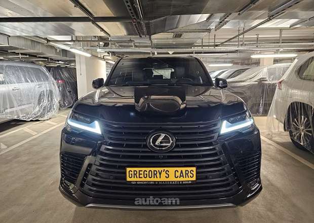 Lexus LX 700