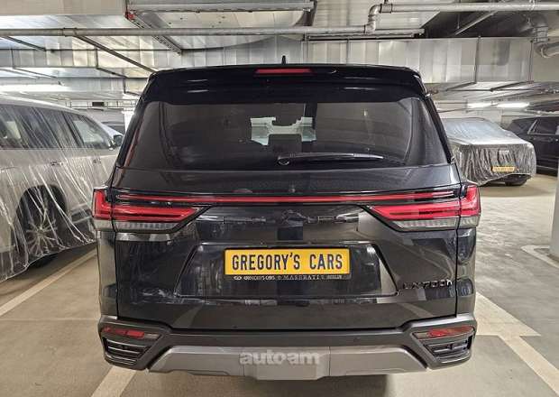 Lexus LX 700