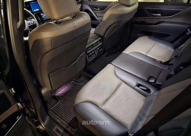 Lexus LX 700