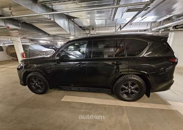 Lexus LX 700