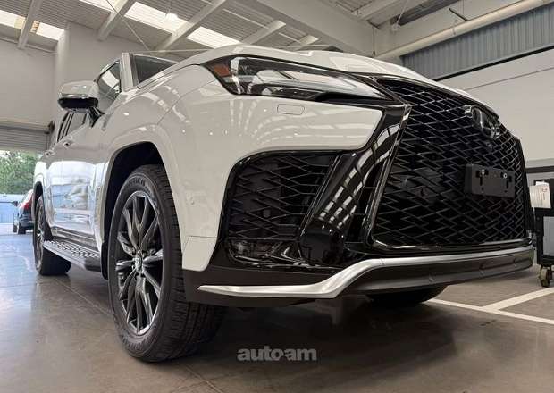 Lexus LX 700