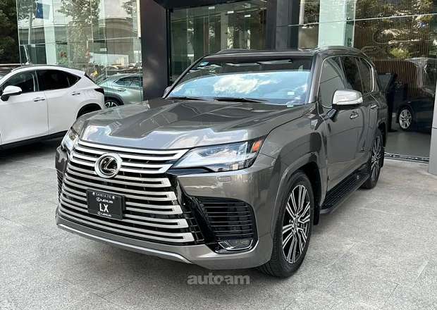 Lexus LX 700