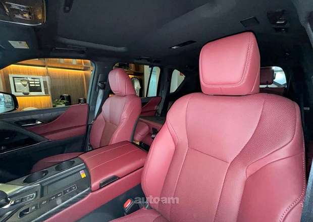 Lexus LX 700