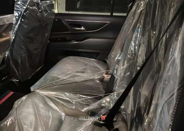 Lexus LX 700