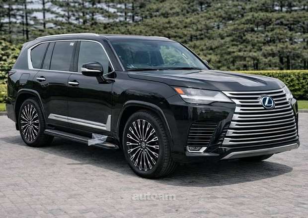 Lexus LX 700
