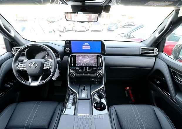 Lexus LX 700