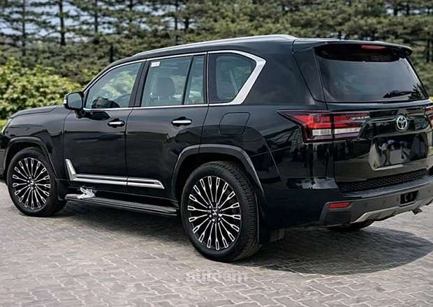 Lexus LX 700