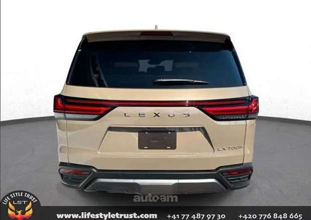 Lexus LX 700