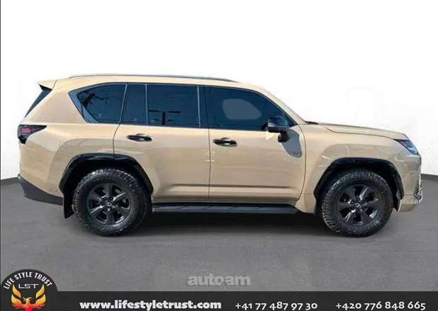 Lexus LX 700