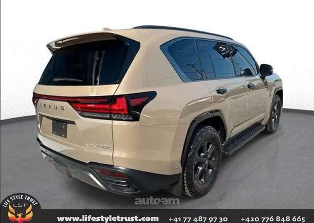Lexus LX 700
