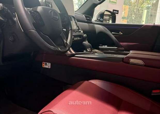 Lexus LX 700