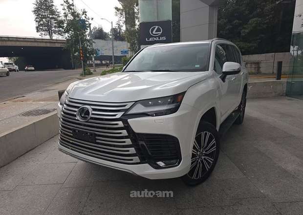 Lexus LX 700