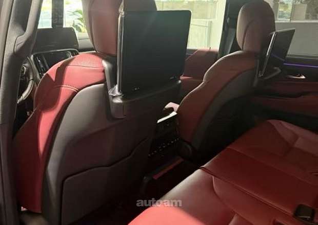Lexus LX 700