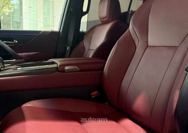 Lexus LX 700