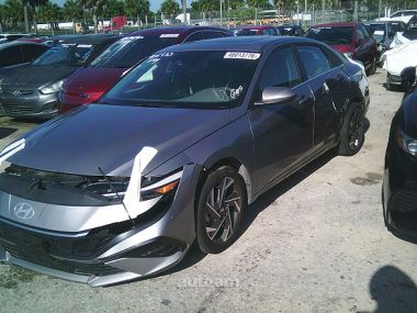Hyundai Elantra  2024 