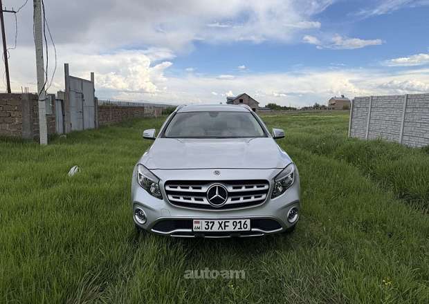 Mercedes-Benz GLA 250