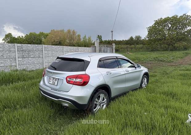 Mercedes-Benz GLA 250