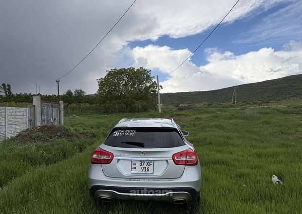 Mercedes-Benz GLA 250
