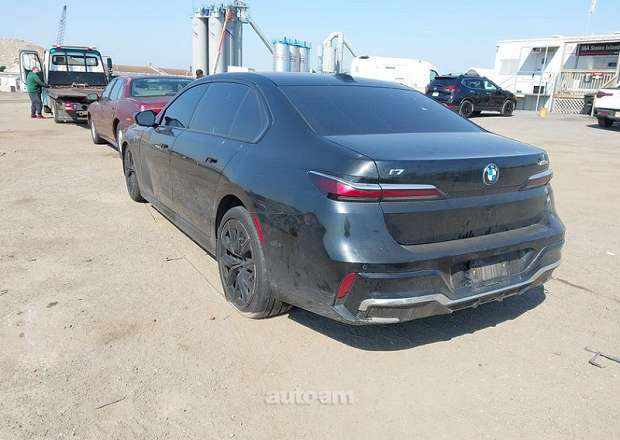 BMW i7