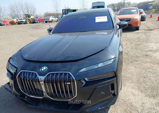BMW i7