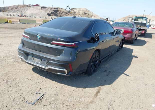 BMW i7