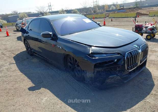 BMW i7