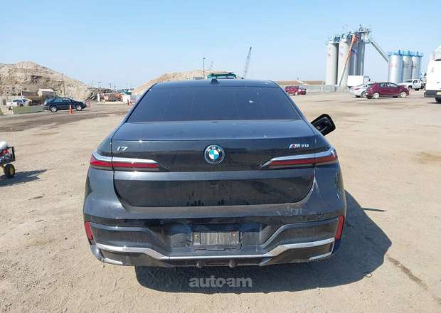 BMW i7