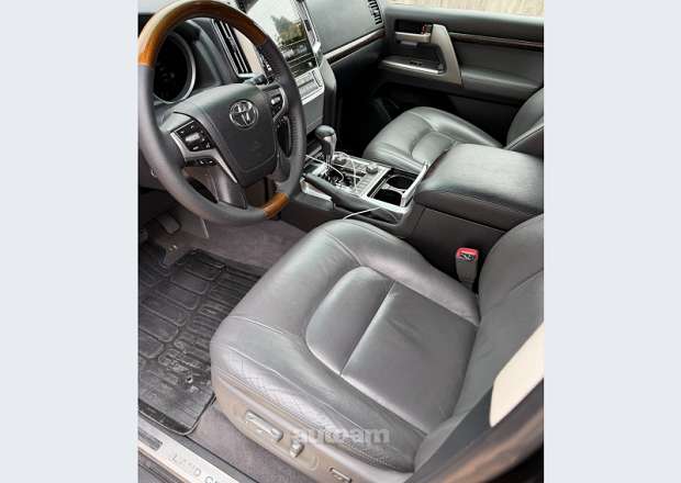 Toyota Land Cruiser 200