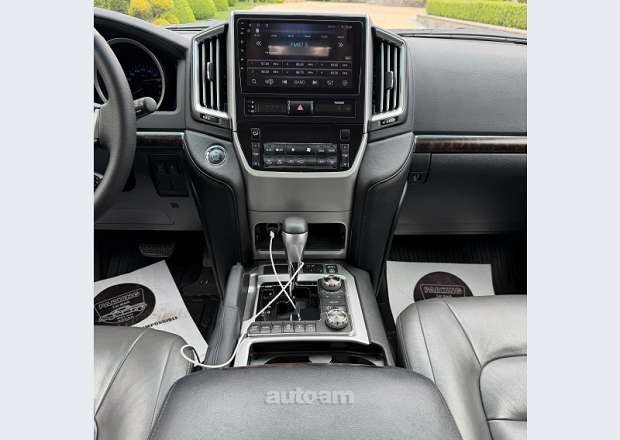 Toyota Land Cruiser 200