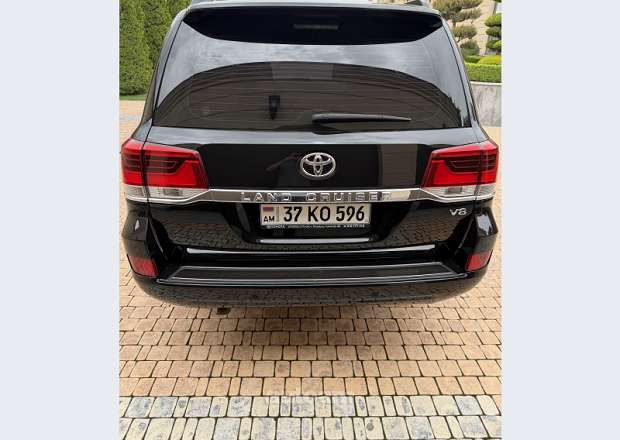 Toyota Land Cruiser 200