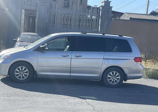 Honda Odyssey 2010 — photo 2