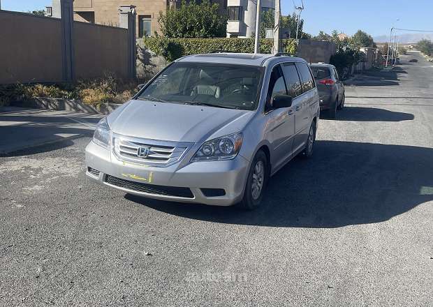 Honda Odyssey 2010 — photo 1