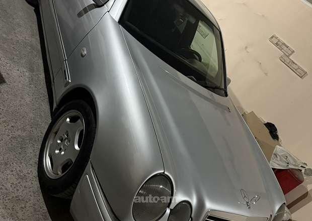 Mercedes-Benz E 230
