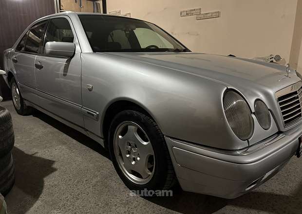 Mercedes-Benz E 230