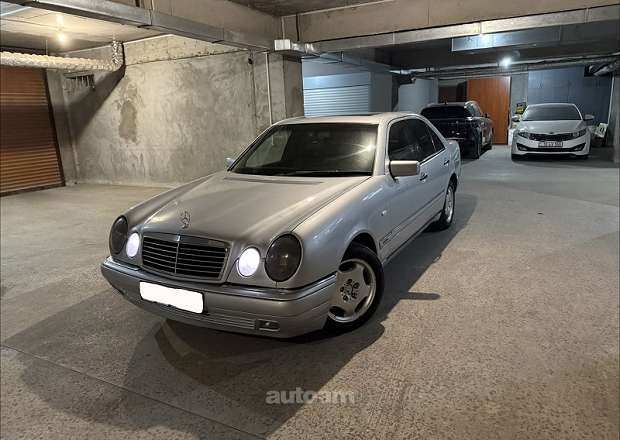 Mercedes-Benz E 230